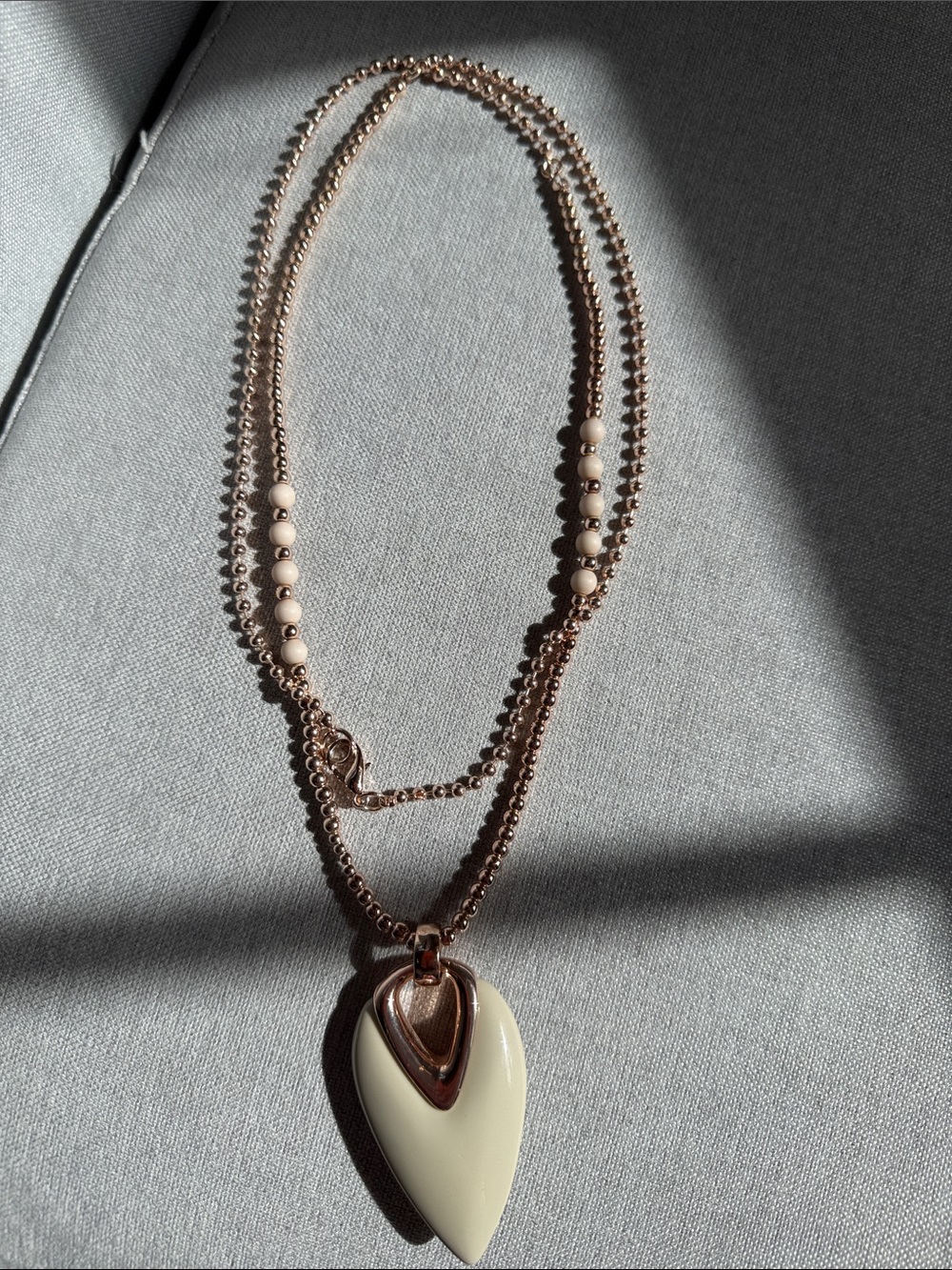 Women Jewelry Rose Gold Necklace with Cream Pendant